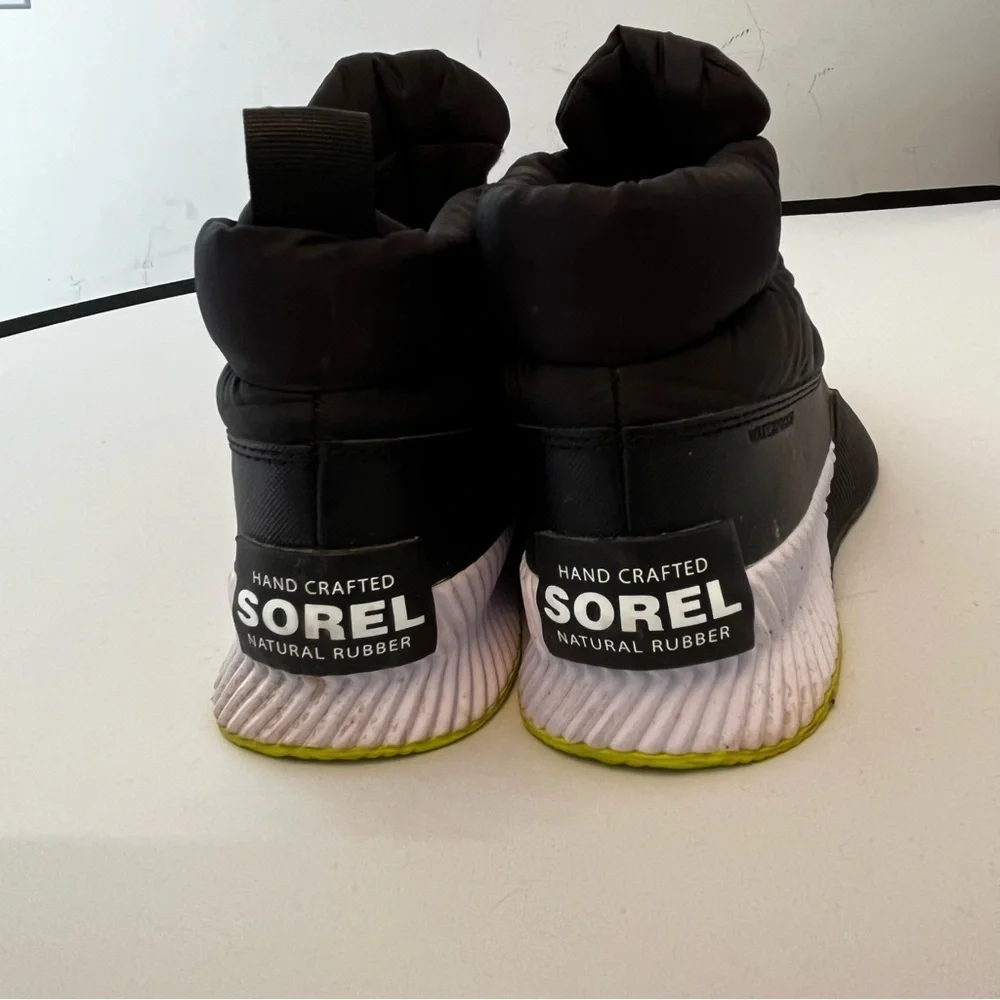 Sorel Black Quilted Out N About Puffy Boots Size 6